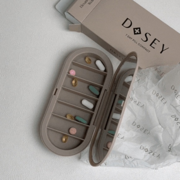 Dosey 7-Day Pill Compact in Latte (New in Box) - Picture 4 of 4